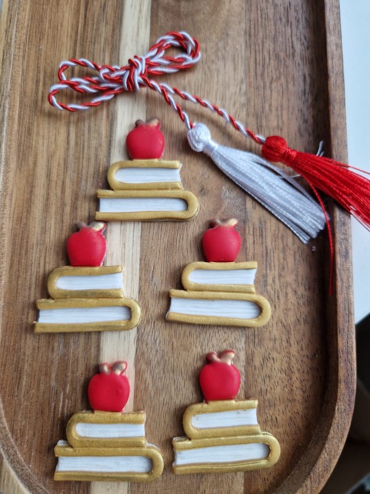 Martisor brosa carte
