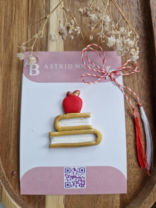 Martisor brosa carte