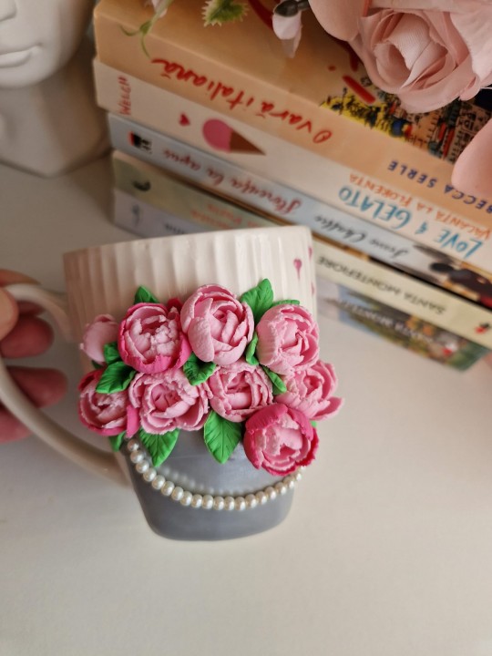 Cutie cu bujori si perle